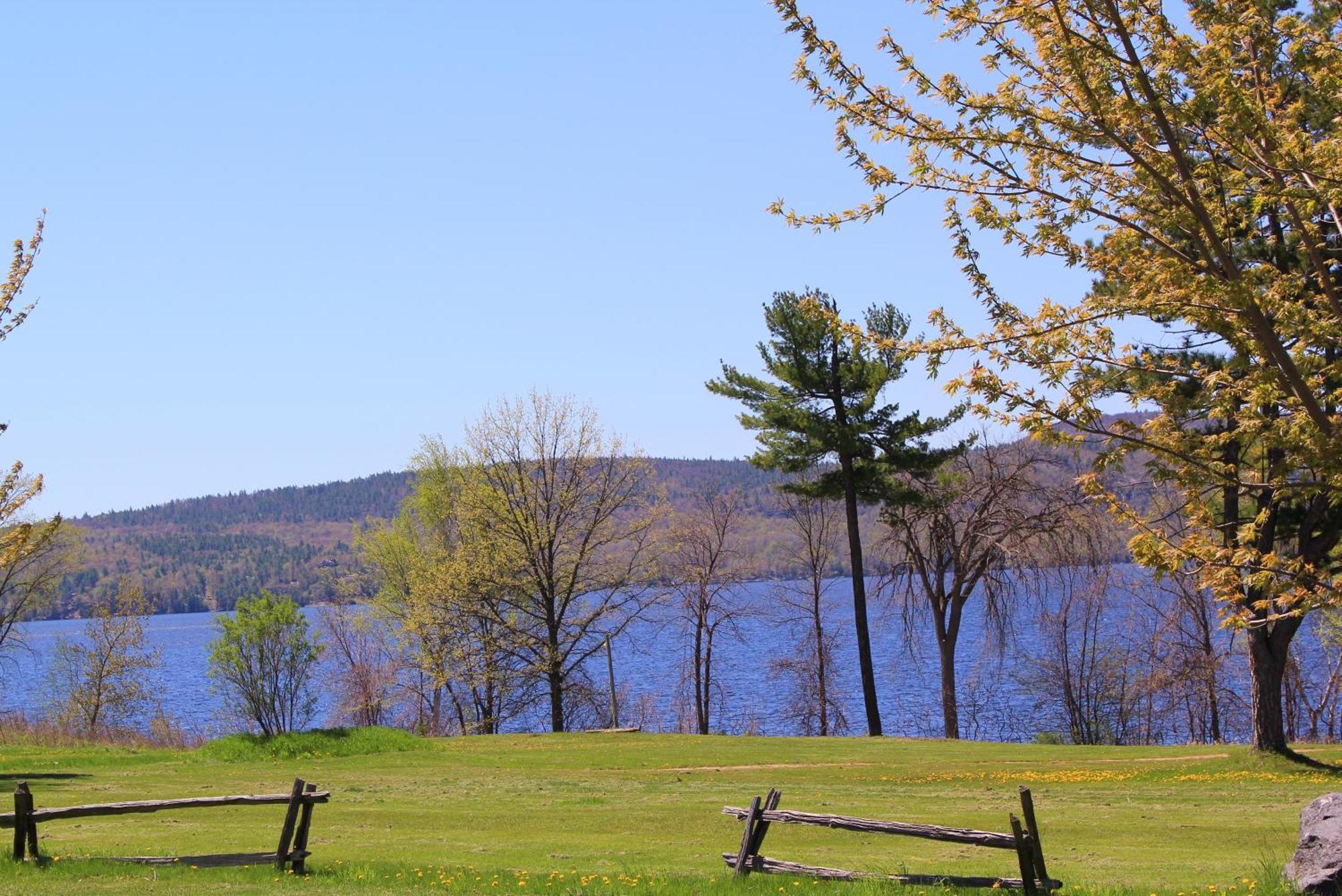 Highlands Four Season Resort Calabogie Exterior photo