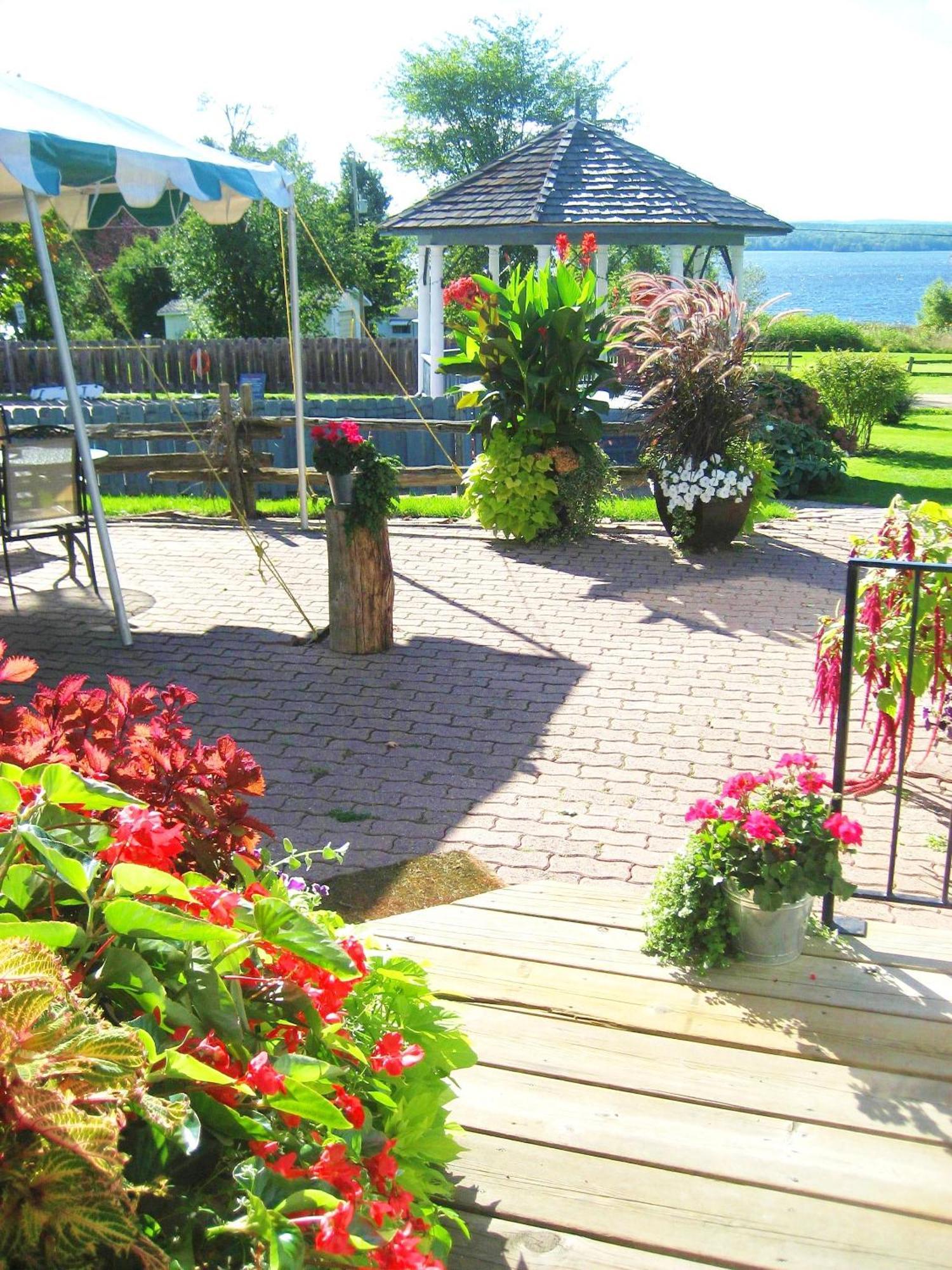 Highlands Four Season Resort Calabogie Exterior photo